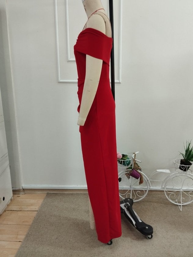 Red Off-Shoulder Maxi Dress with Knotted Neckline and Side Ruching - Janes - by Peralane - photo 5