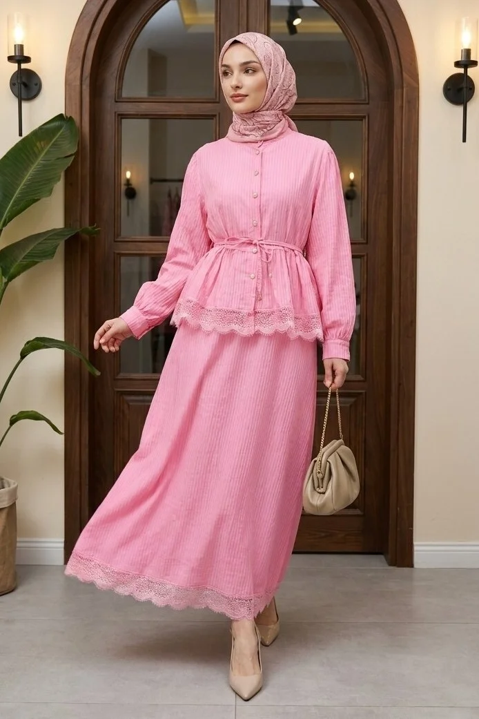 Pink Pleated Crepe Two-Piece Set with Lace Skirt and Bow Neckline - Podyumplus - by Peralane - photo 5