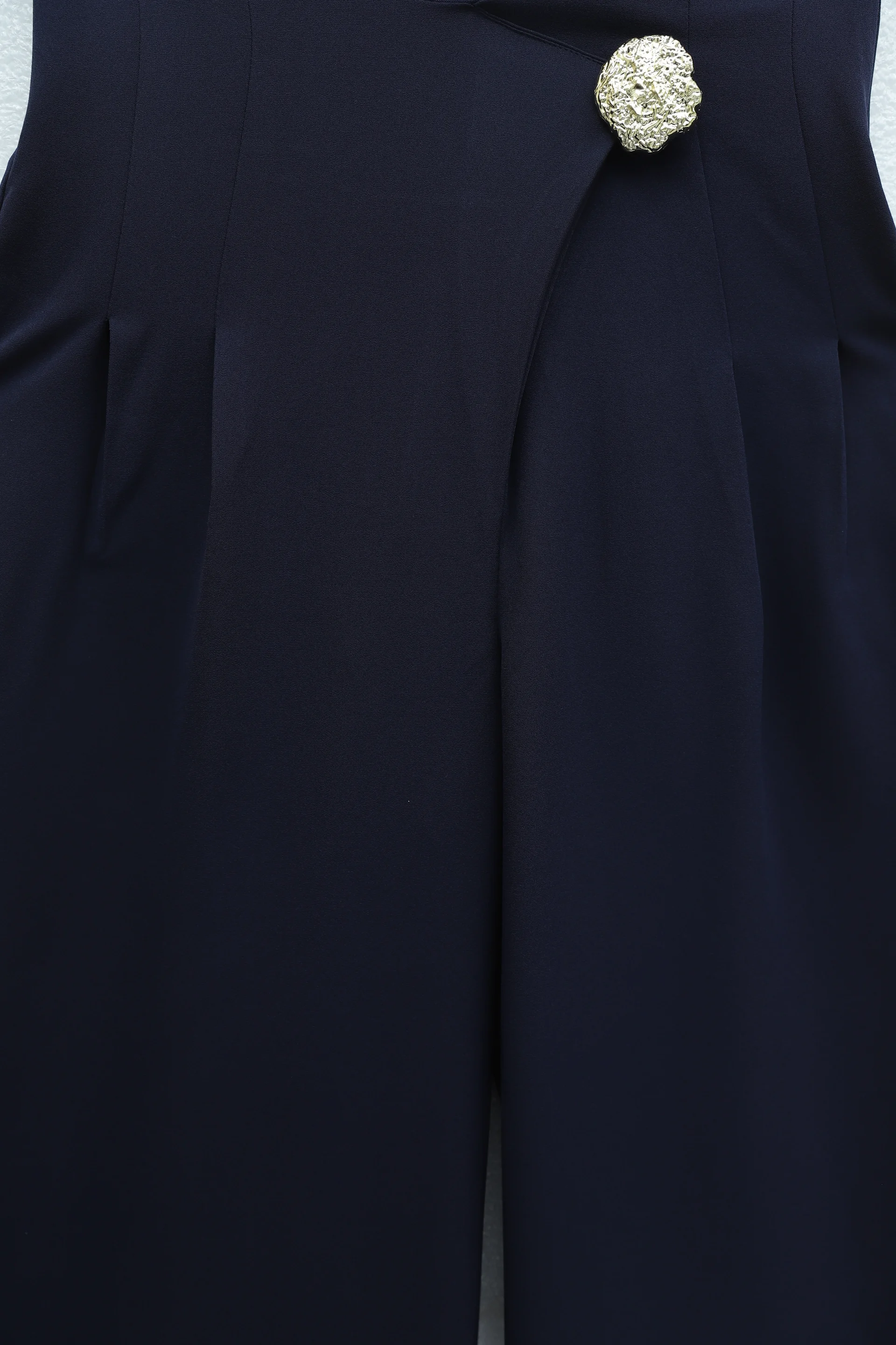 Navy Blue Wide-Leg Crepe Trousers with Side Zip and Brooch Detail - Podyumplus - by Peralane - photo 5