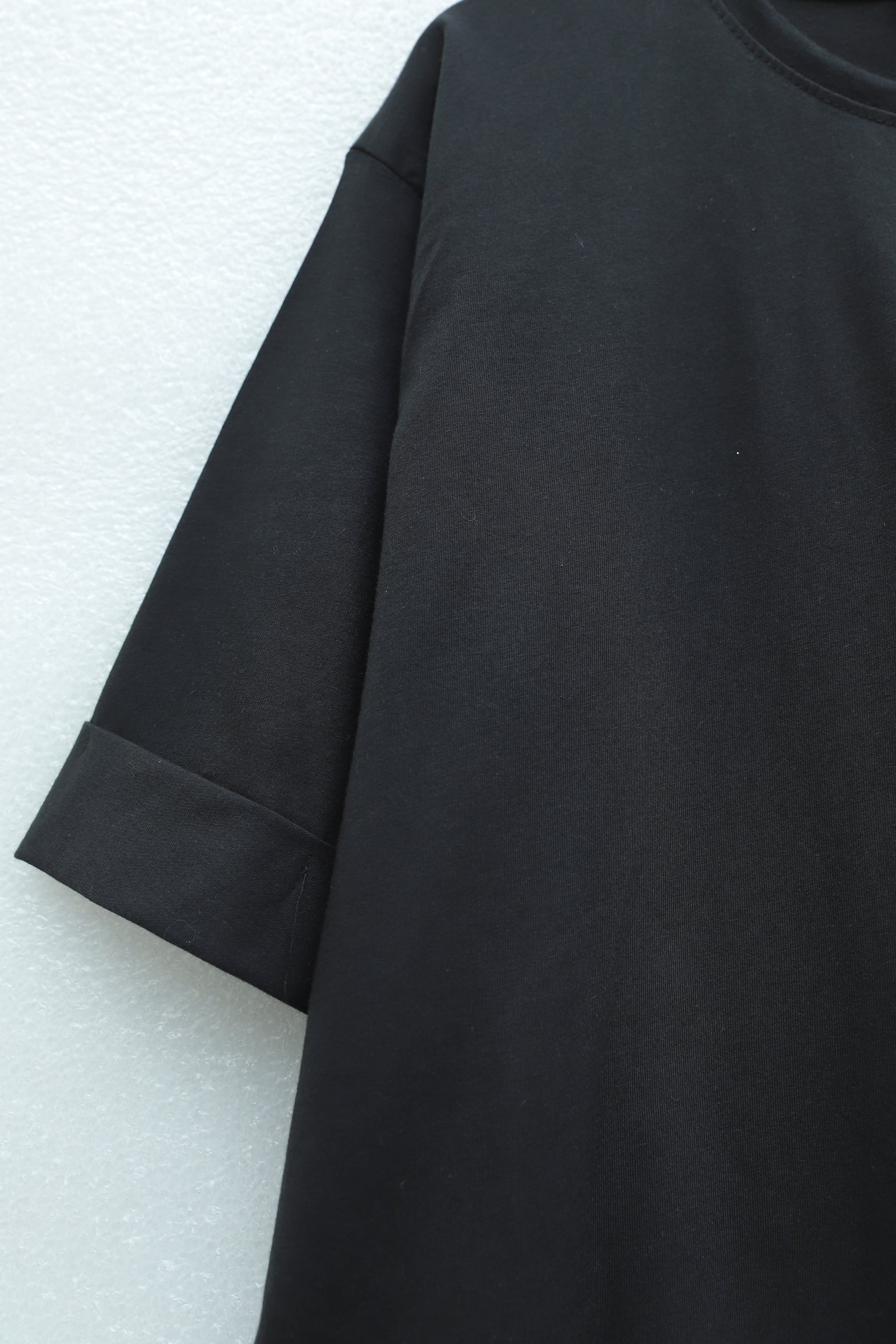 Black Crew Neck Side Slit Short-Sleeve Jersey T-Shirt with Cuffed Sleeves - Podyumplus - by Peralane - photo 5