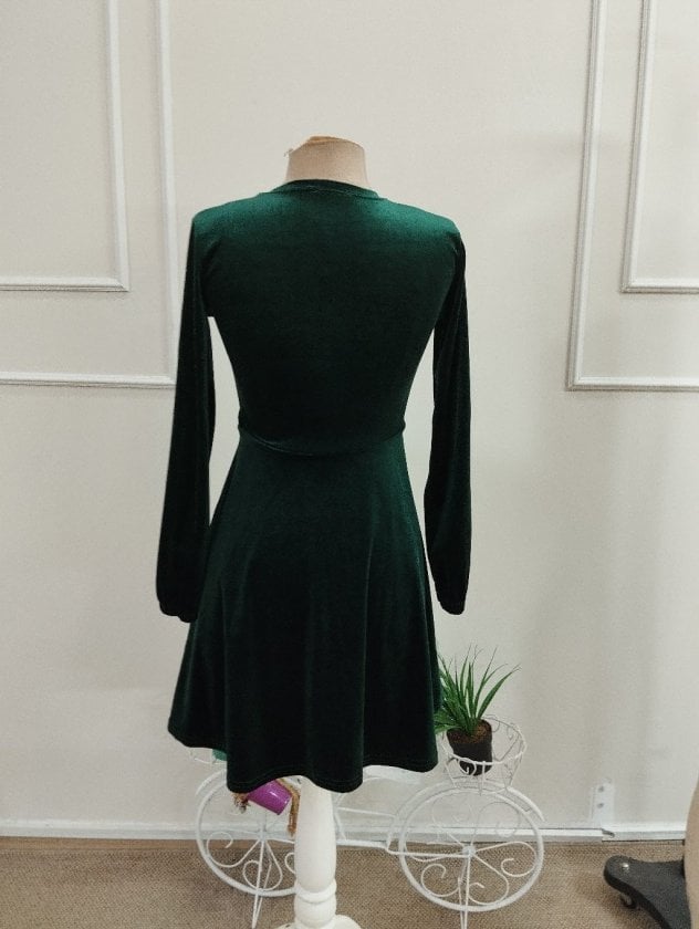 Women's Long Sleeve Crew Neck Mini Velvet Dress in Emerald Green - Janes - by Peralane - photo 5