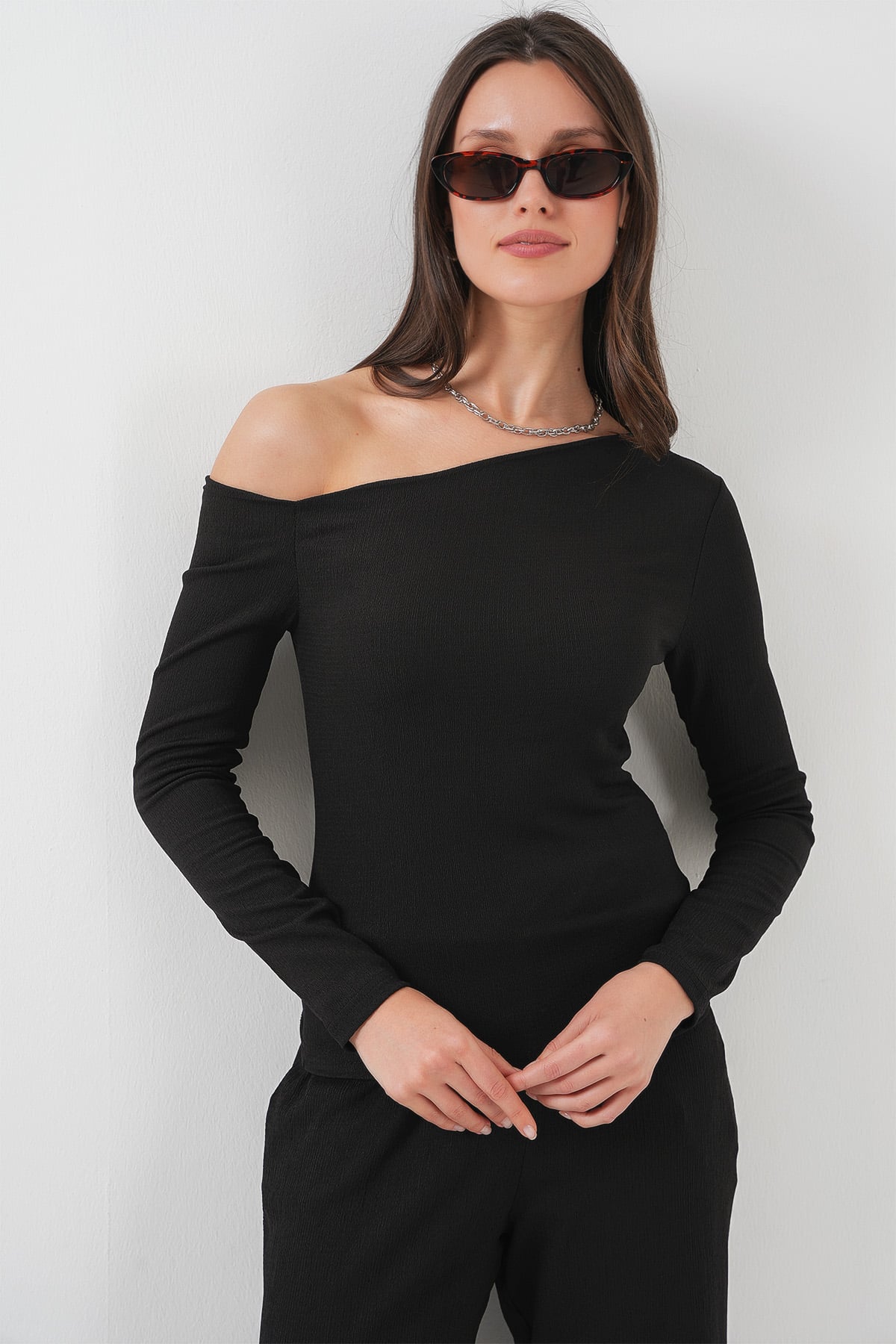 Black Off-Shoulder Fitted Top and Pants Set - Bigdart - by Peralane - photo 3
