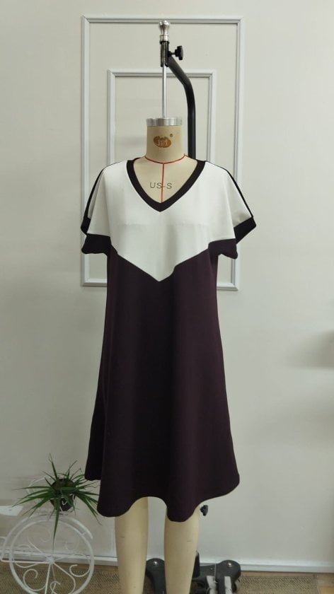 Women's Short-Sleeve V-Neck Midi Dress with Chevron Detail - Janes - by Peralane - photo 4