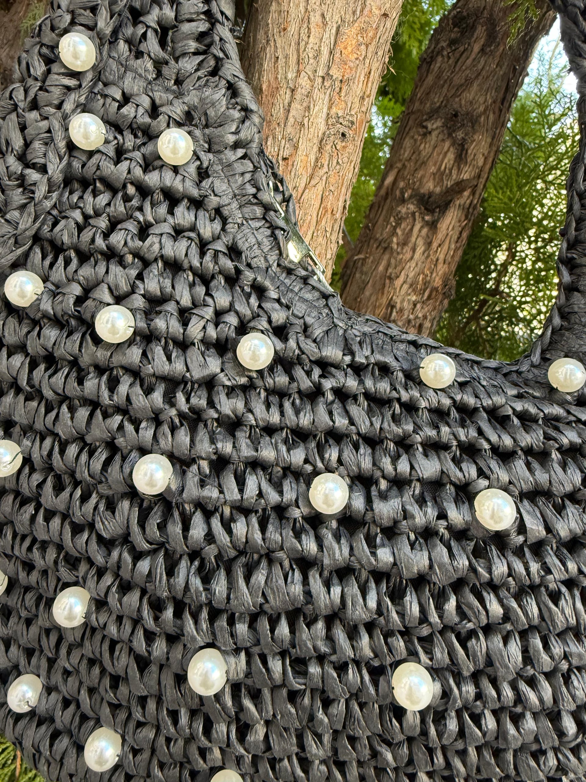 Black Woven Straw Handbag with Pearl Details - Nesvay - by Peralane - photo 3