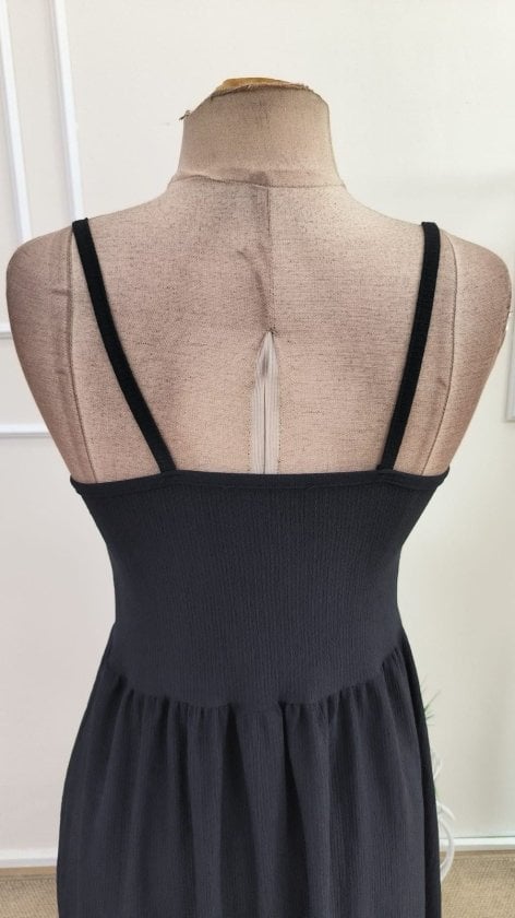Women's Black Spaghetti Strap V-Neck Button-Front Midi Crepe Dress - Janes - by Peralane - photo 8