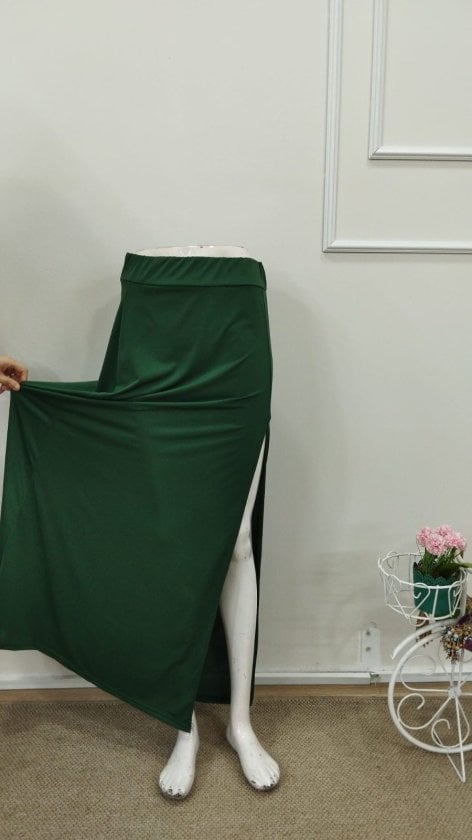 Women's High-Waist Side-Slit Long Sandy Skirt in Emerald Green - Janes - by Peralane - photo 5