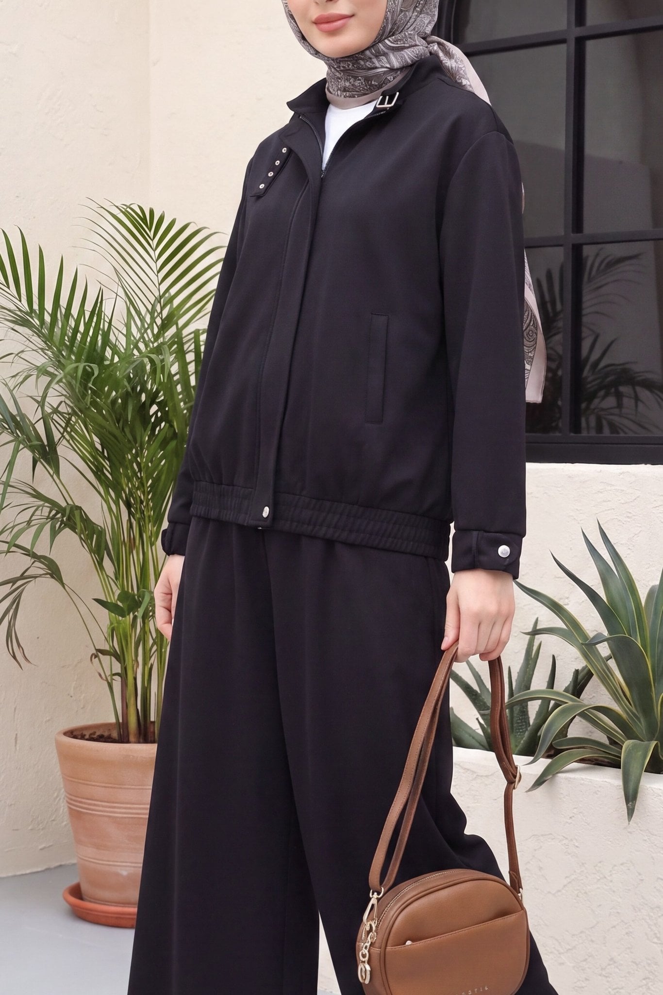 Women's Belted Collar and Cuff Jacket with Pleated Wide-Leg Trousers Set - Black - Podyumplus - by Peralane