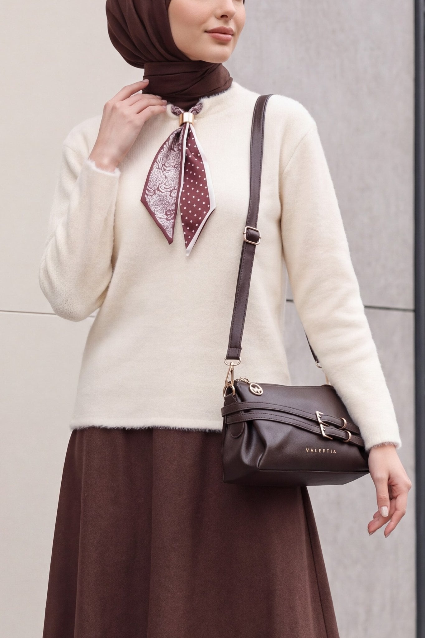 Women's Oversized Scarf Detail Sweater in Cream - Bigdart - by Peralane