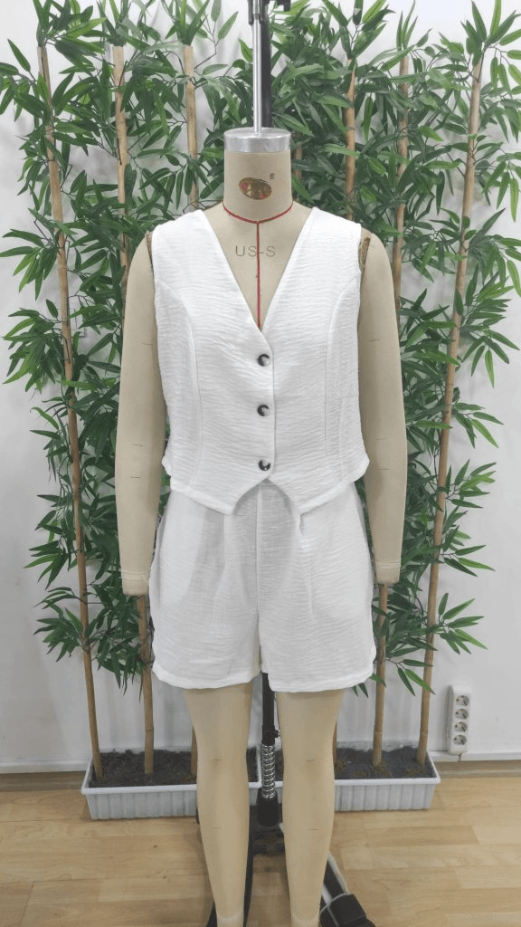 Women's Sleeveless V-Neck Linen-Blend Vest and Shorts Two-Piece Set - Janes - by Peralane - photo 4