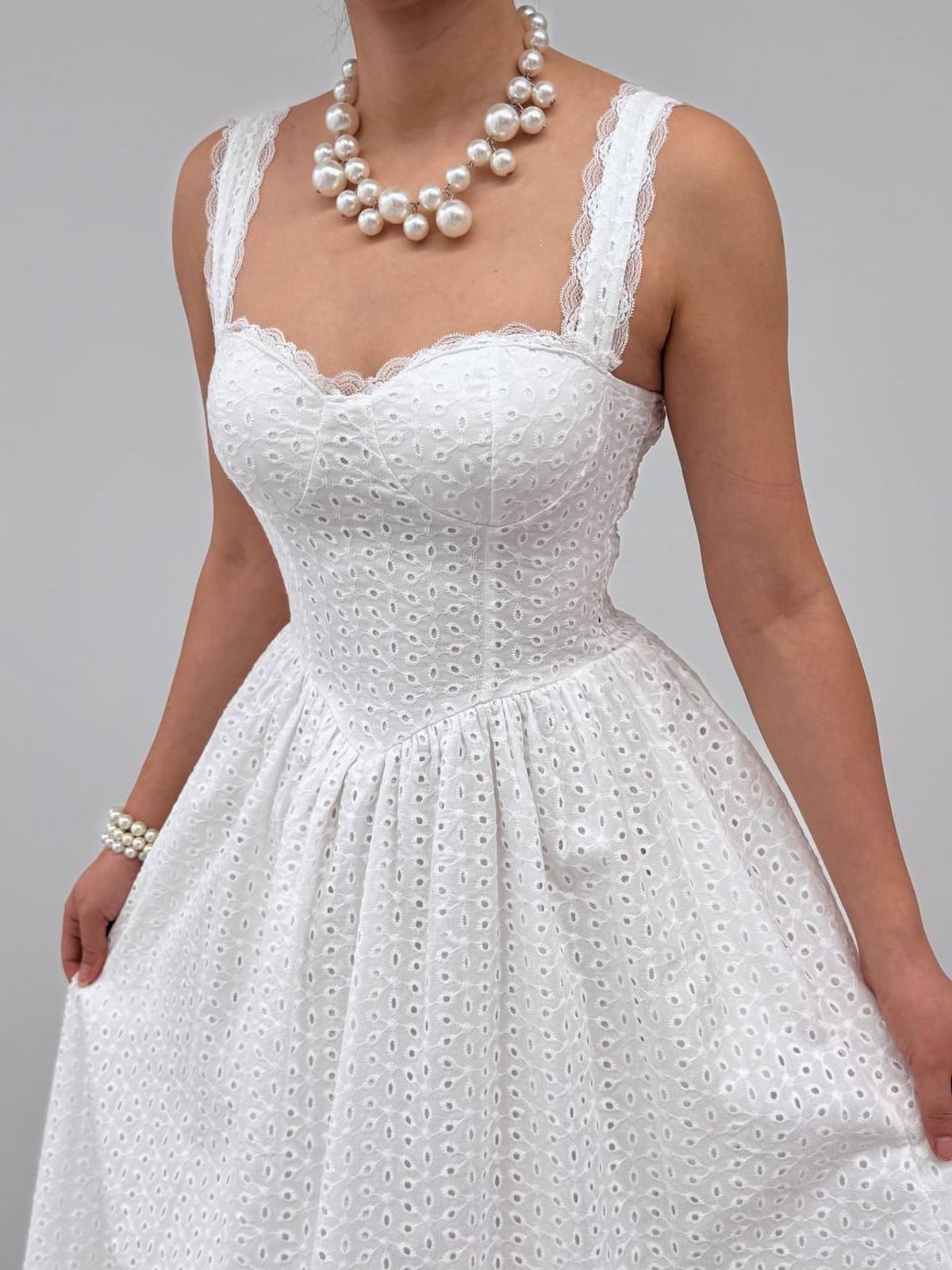White Eyelet Midi Dress with Sweetheart Neckline - Etika - by Peralane - photo 7