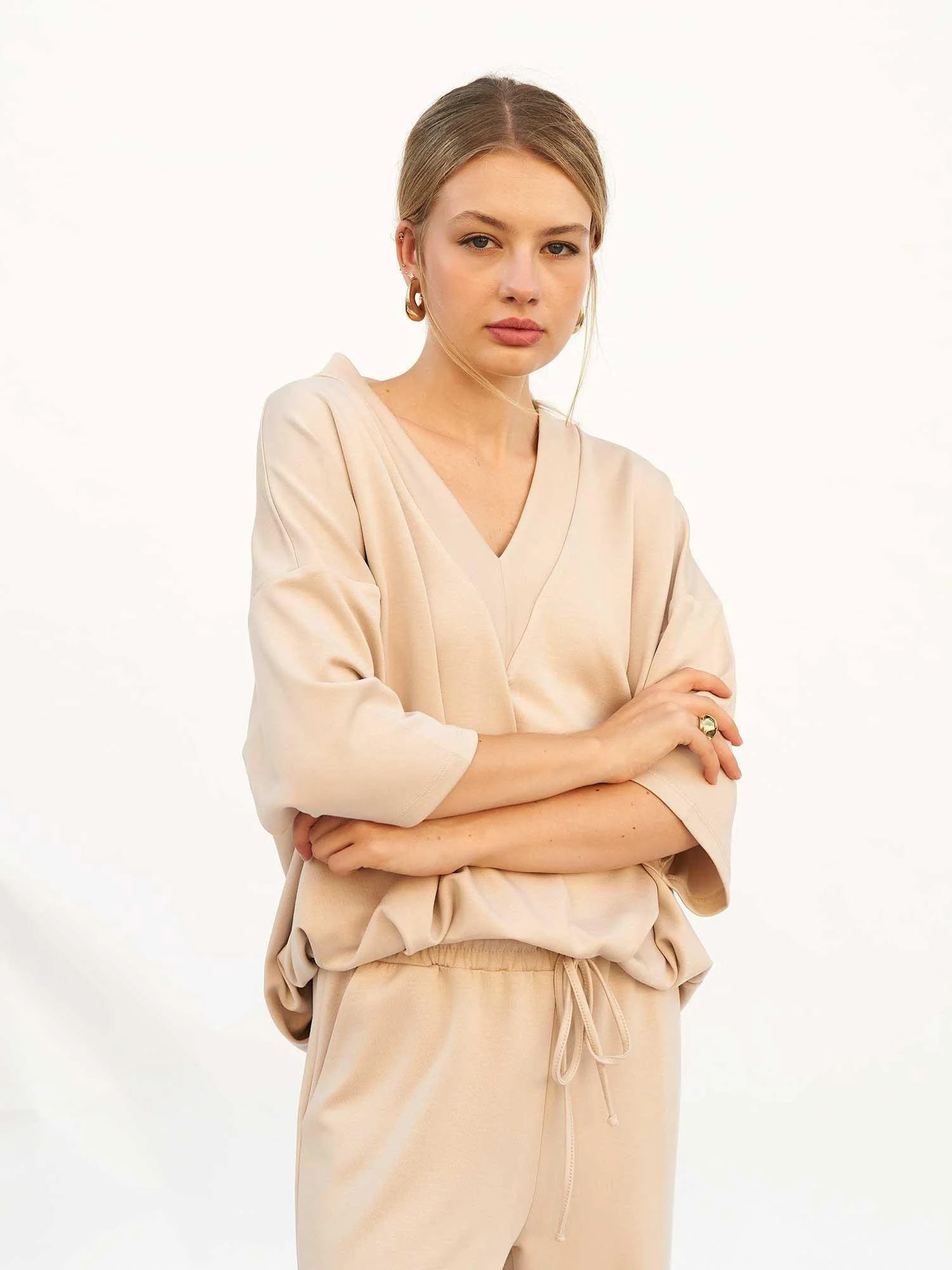 Beige V-Neck Knit Lounge Set with Sweatshirt and Trousers - Lefon - by Peralane - photo 9