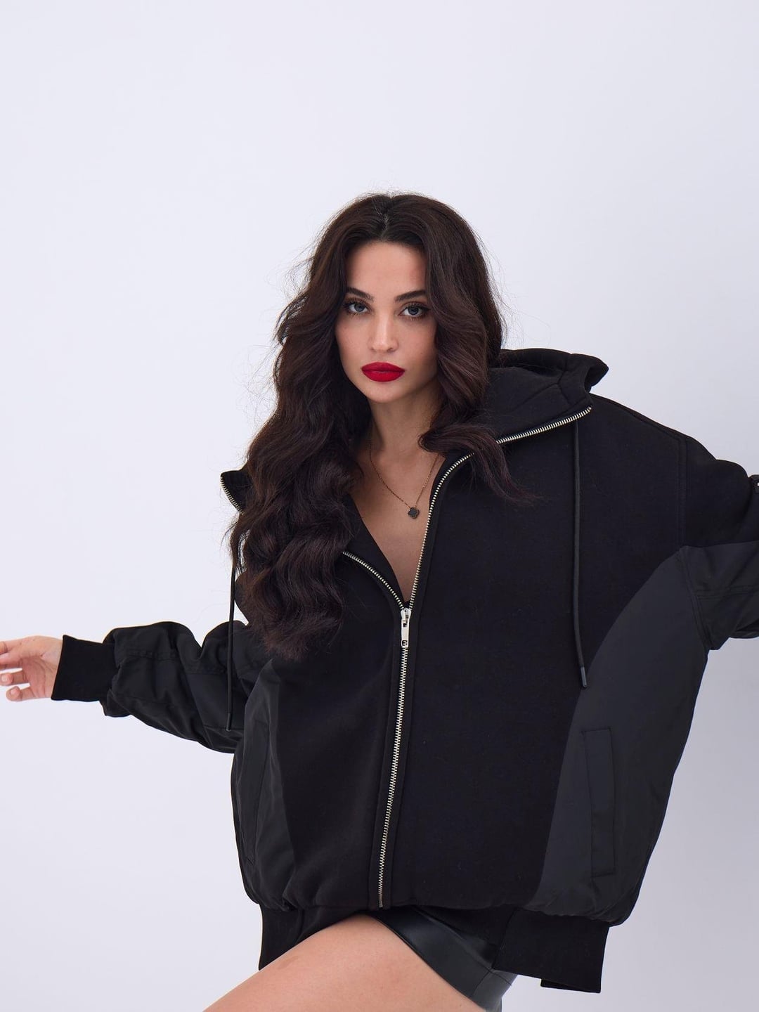 Black Zip-Front Jacket with Contrast Shoulder Panels for Women - Fame - by Peralane - photo 4