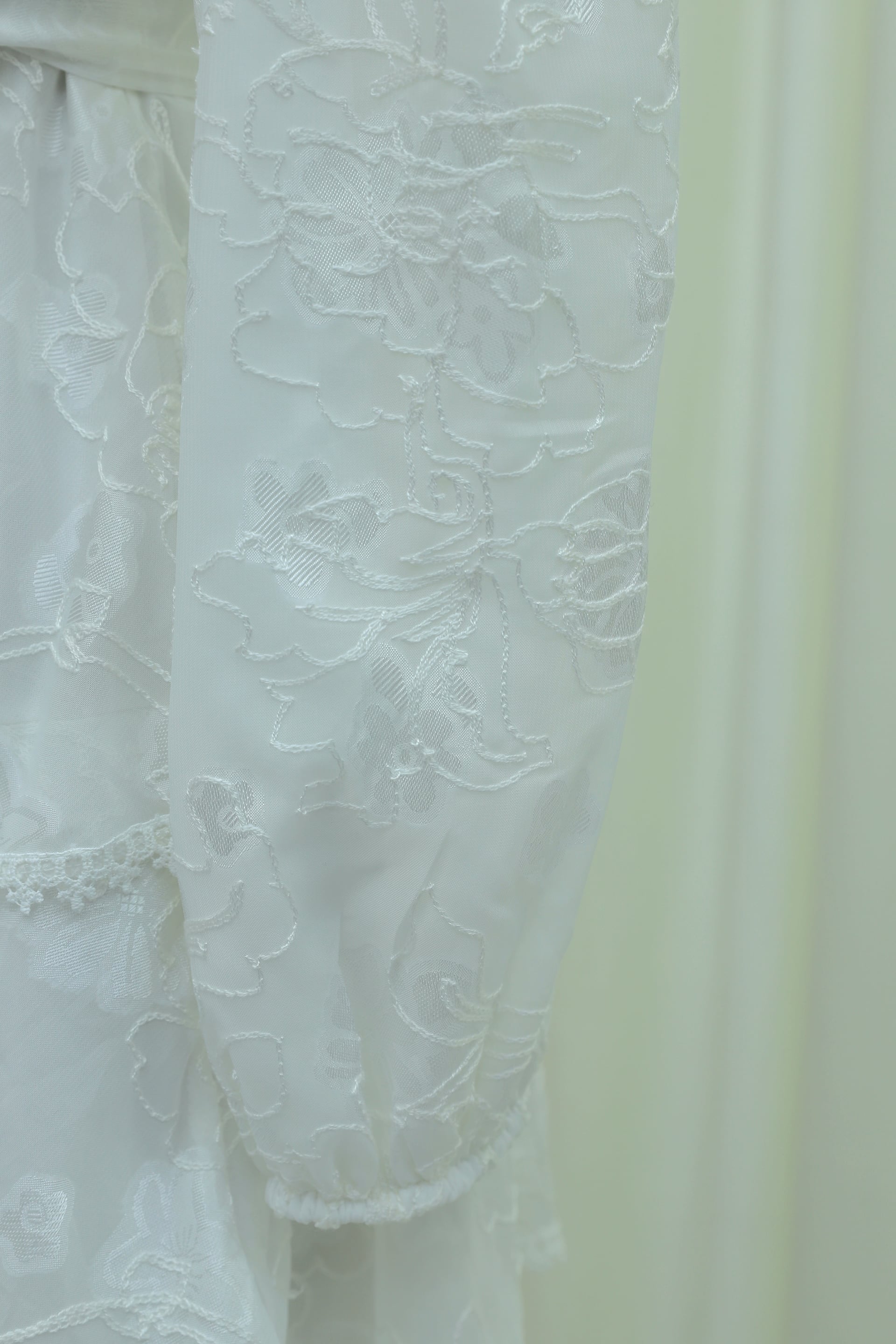 White Button-Front Tiered Chiffon Maxi Dress with Belt - Podyumplus - by Peralane - photo 8