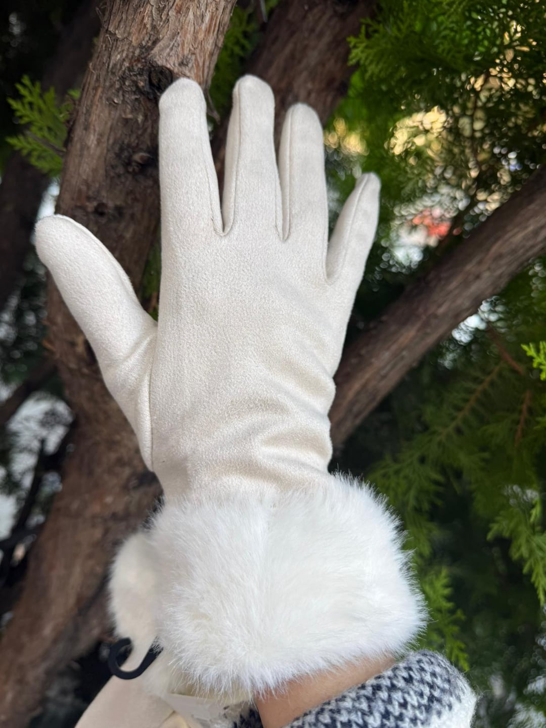 Cream Touchscreen Suede Gloves with Faux Fur Cuff - Nesvay - by Peralane - photo 3