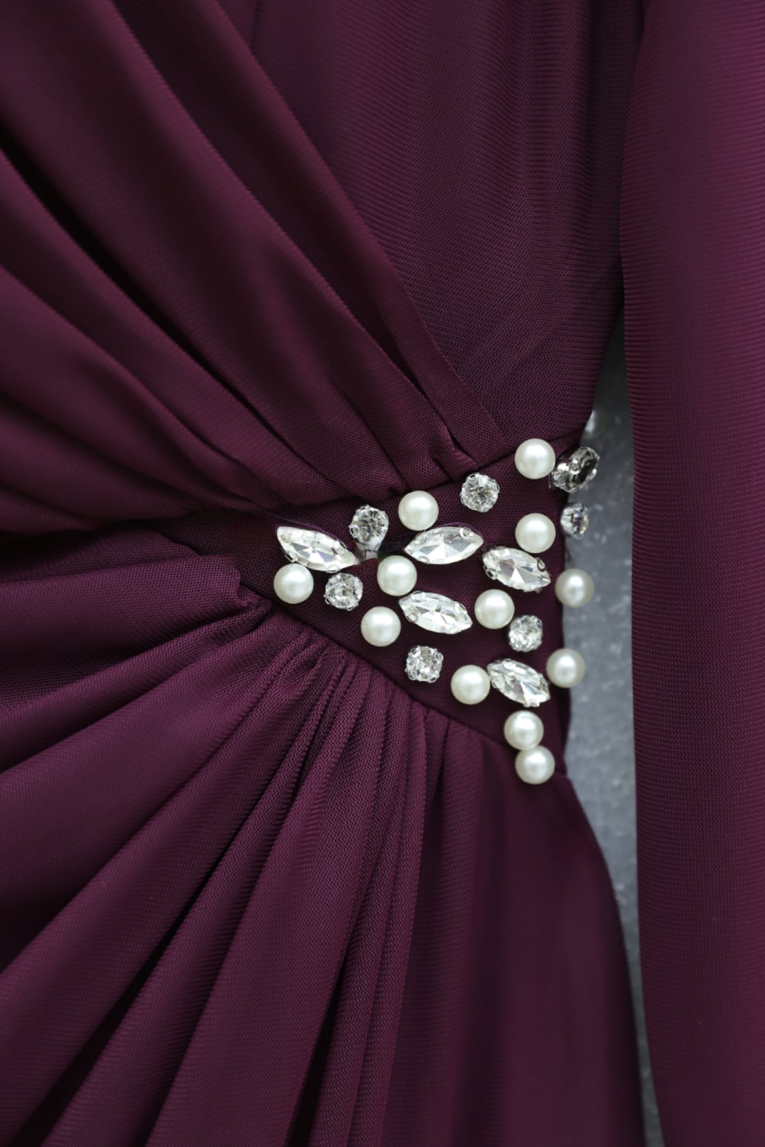 Pearl Detail Tulle Capelet High Collar Evening Dress in Plum - Podyumplus - by Peralane - photo 4