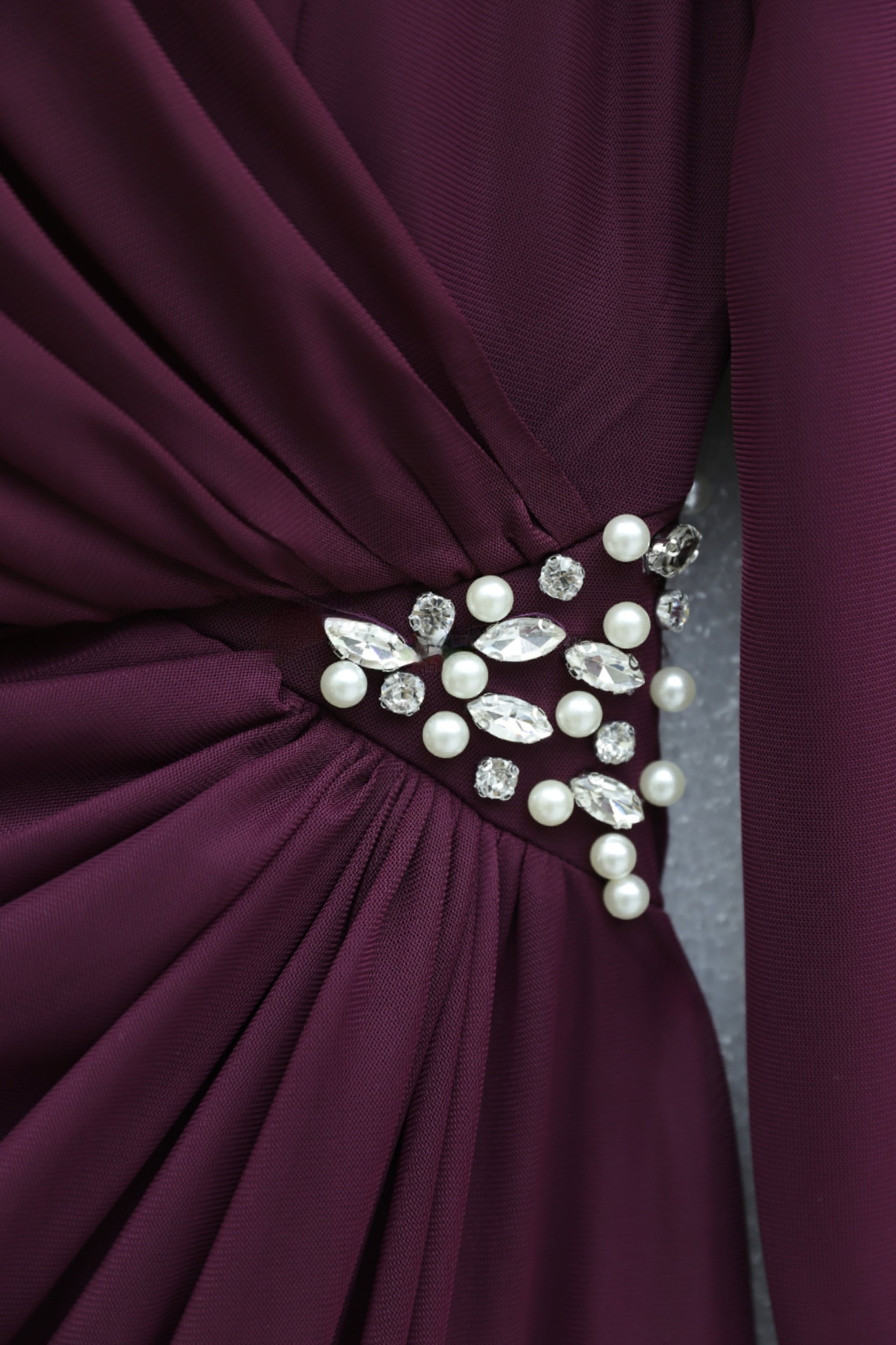 Pearl Detail Tulle Capelet High Collar Evening Dress in Plum - Podyumplus - by Peralane - photo 4