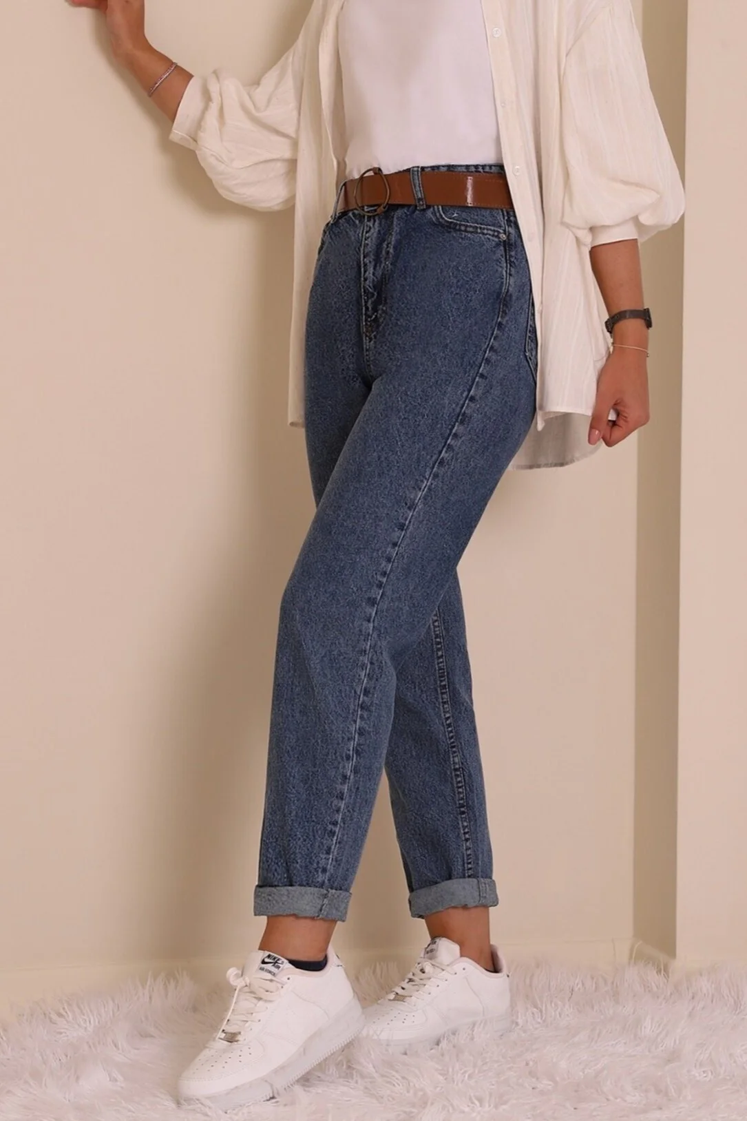 High-Waisted Belted Jeans in Dark Blue - Podyumplus - by Peralane - photo 2