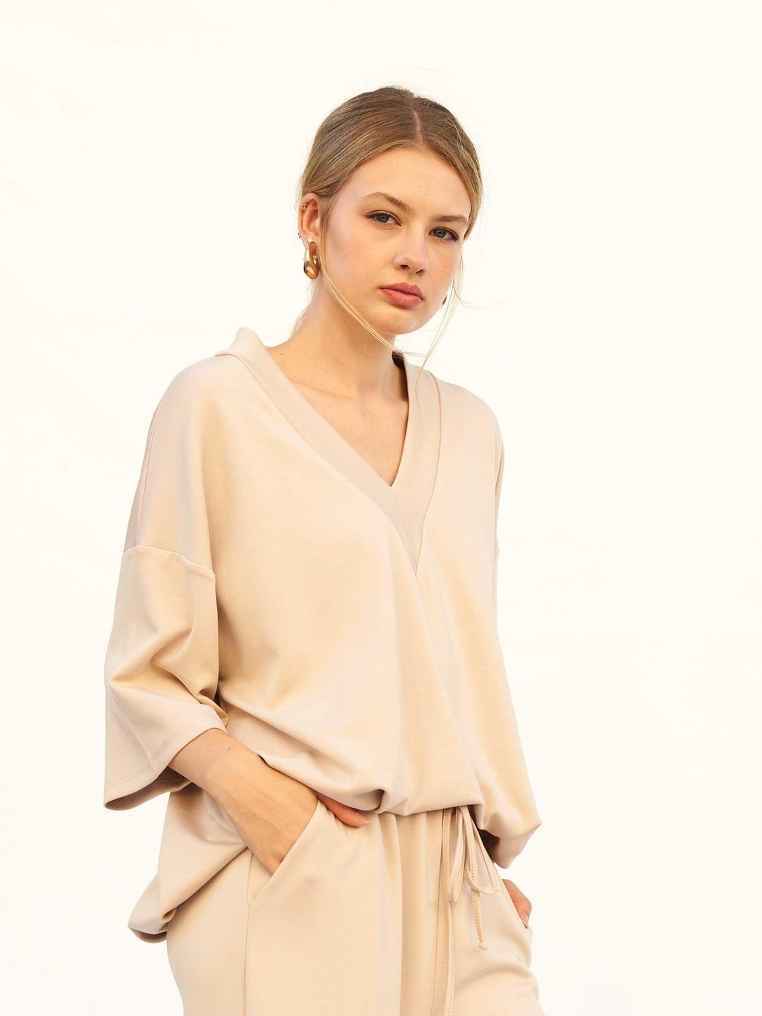 Beige V-Neck Knit Lounge Set with Sweatshirt and Trousers - Lefon - by Peralane - photo 5