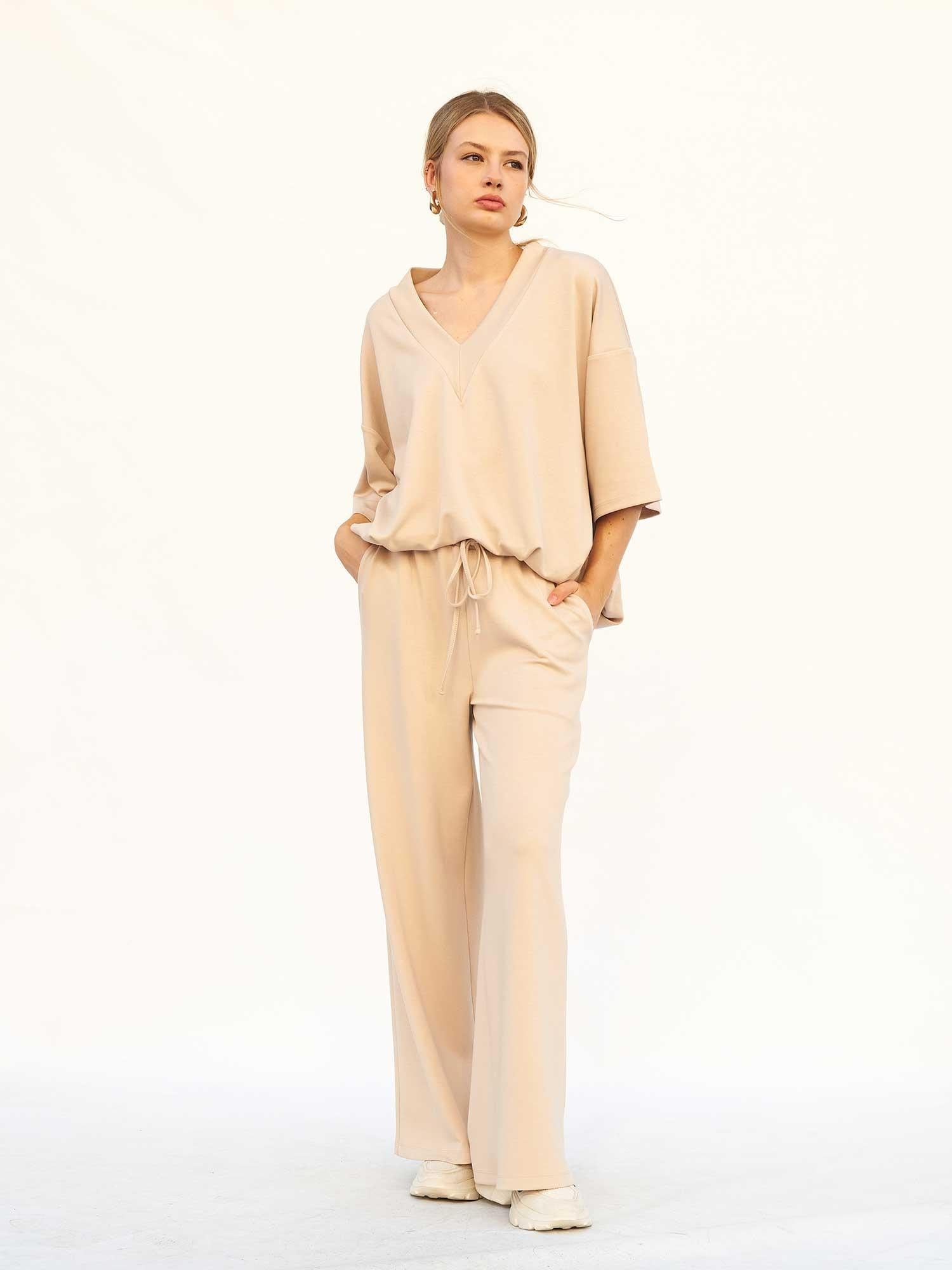 Beige V-Neck Knit Lounge Set with Sweatshirt and Trousers - Lefon - by Peralane - photo 4