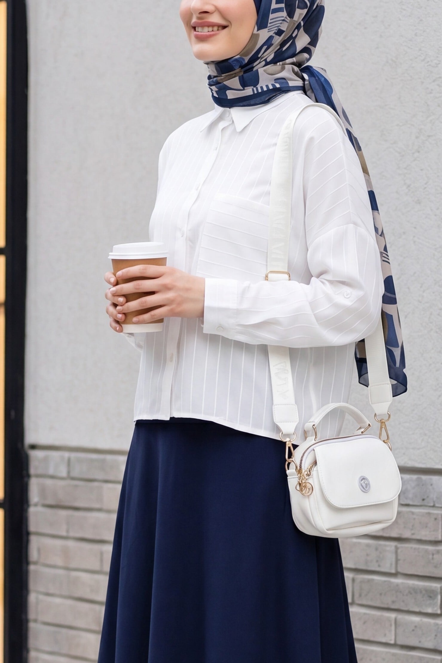 Oversize Long-Back Linen Shirt with Chest Pocket - White - Podyumplus - by Peralane - photo 2