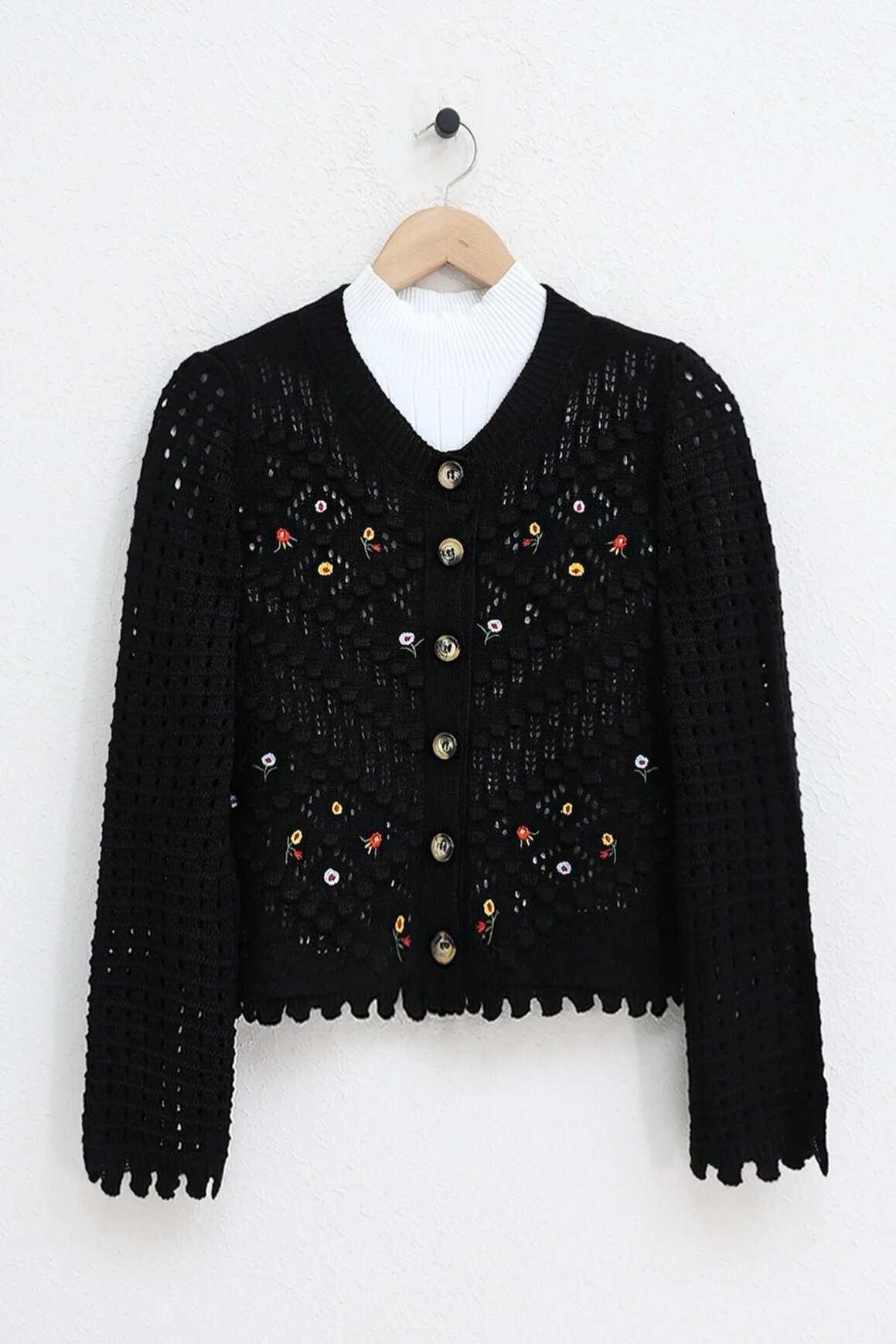 Black Knit Cardigan with Floral Embroidery and Scalloped Edges - Podyumplus - by Peralane