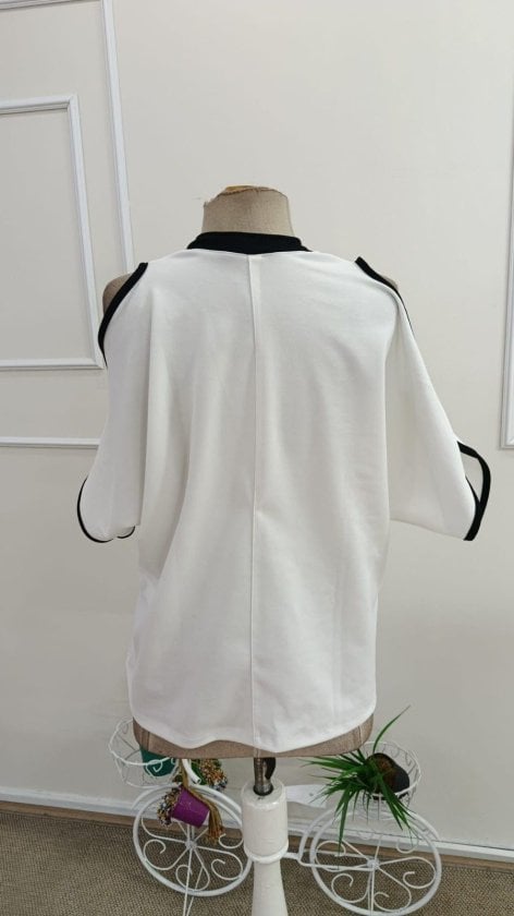Women's Short Sleeve V-Neck Crepe Blouse with Black Trim - Janes - by Peralane - photo 5