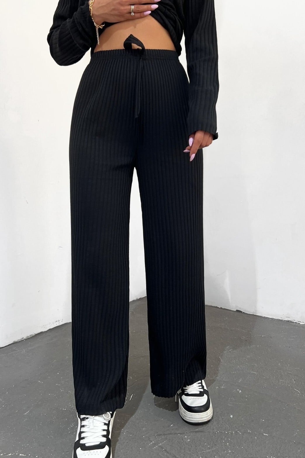 Black Ribbed Two-Piece Lounge Set with Tunic and Wide-Leg Trousers - Podyumplus - by Peralane - photo 4