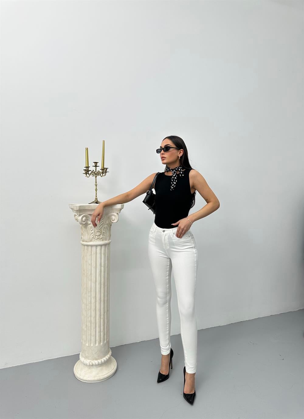 High Waist Slim Leg White Jeans for Women - Lacarino Jeans - by Peralane - photo 4