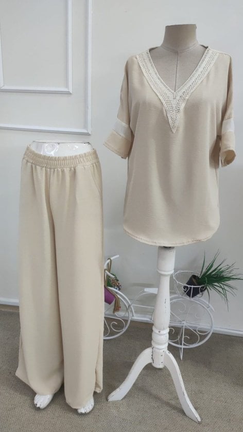 Women's Short Sleeve V-Neck Lace Trim Blouse and Wide-Leg Trousers Two-Piece Set - Janes - by Peralane - photo 4