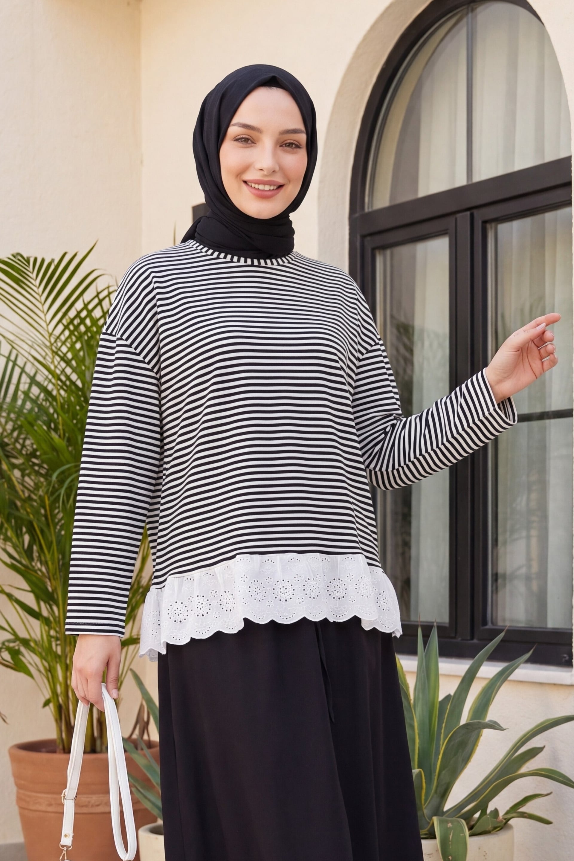 Striped Crew Neck Tunic Sweatshirt with Scalloped Hem - Black - Podyumplus - by Peralane