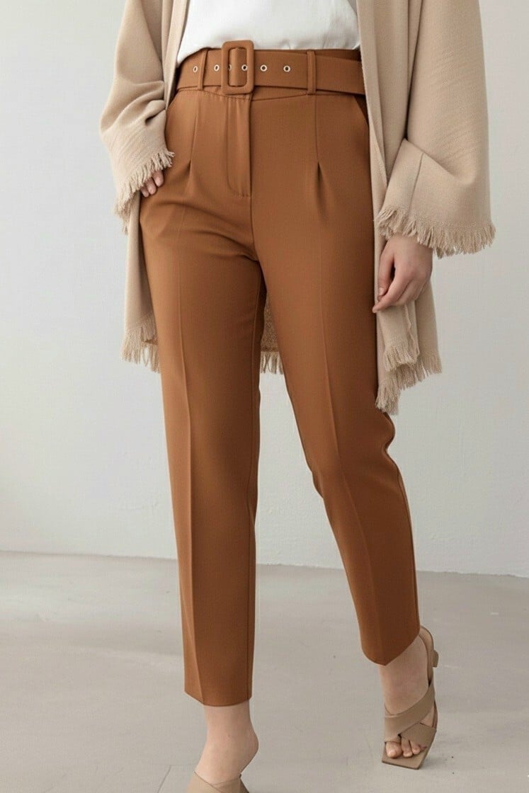 High-Waist Tailored Trousers with Thick Belt - Caramel Brown - Podyumplus - by Peralane - photo 3