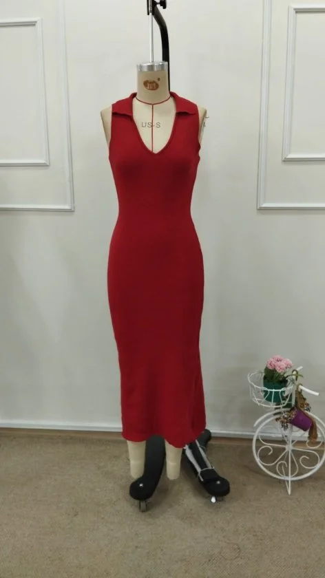 Women's Sleeveless V-Neck Long Ribbed Knit Dress in Red - Janes - by Peralane - photo 5
