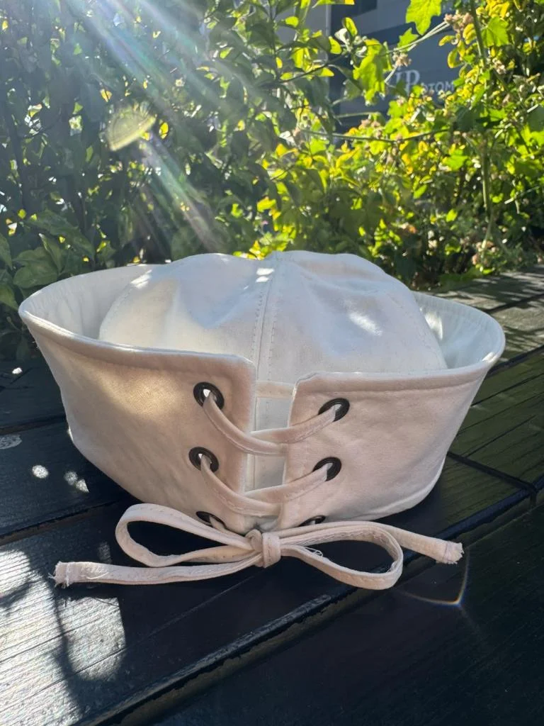 White Cotton Sailor Hat with Perforated Detail - Nesvay - by Peralane - photo 5
