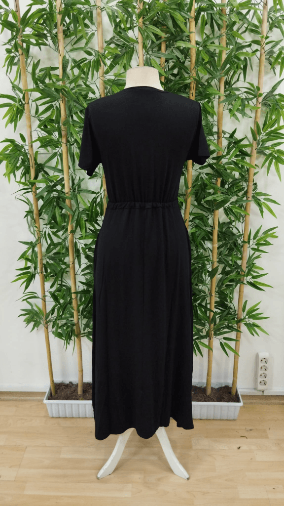 Women's Short-Sleeved Round Neck Drawstring Waist Maxi Dress in Black - Janes - by Peralane - photo 8