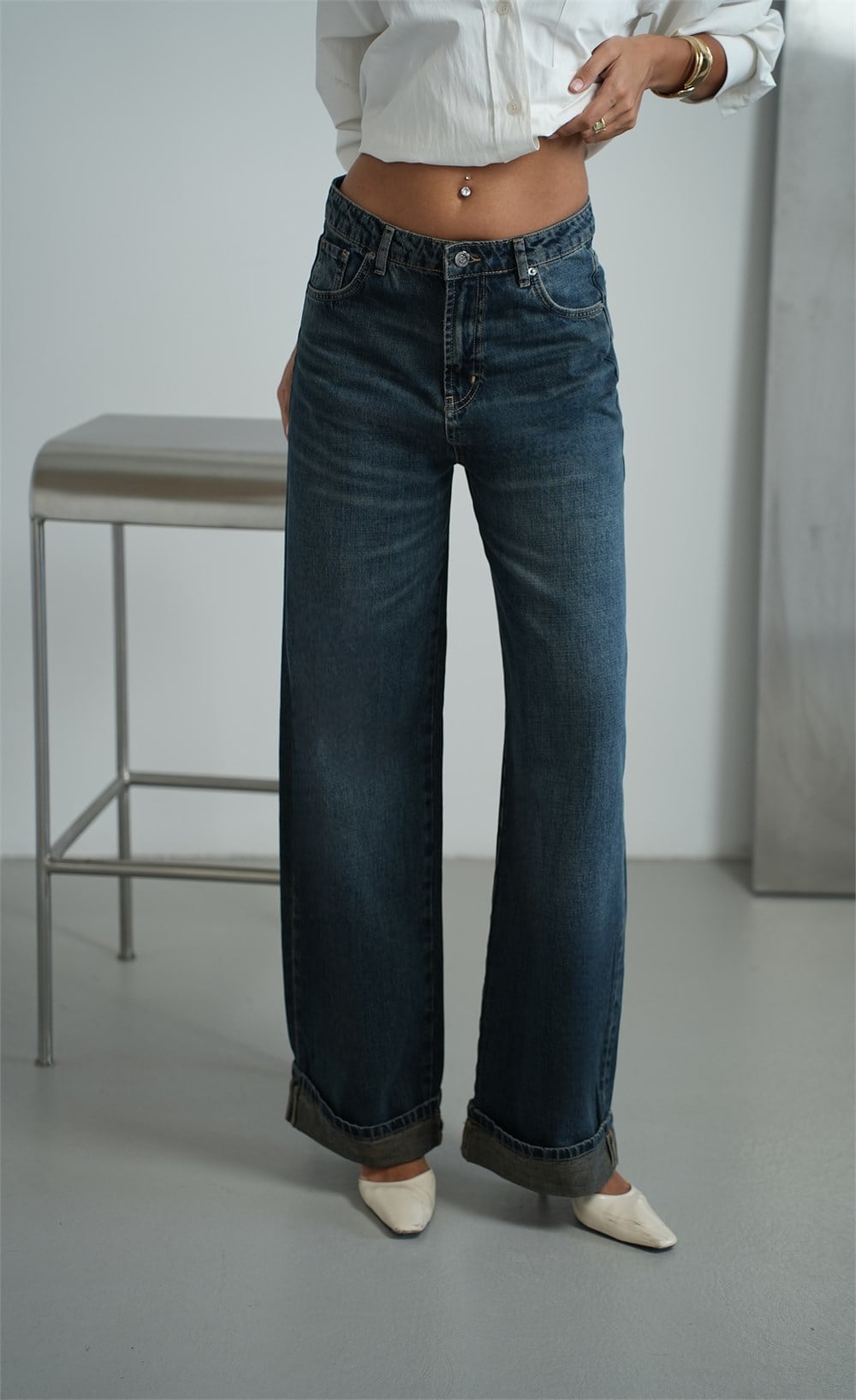 Normal Waist Baggy Fold-Up Hem Women's Jeans in Coffee - Lacarino Jeans - by Peralane