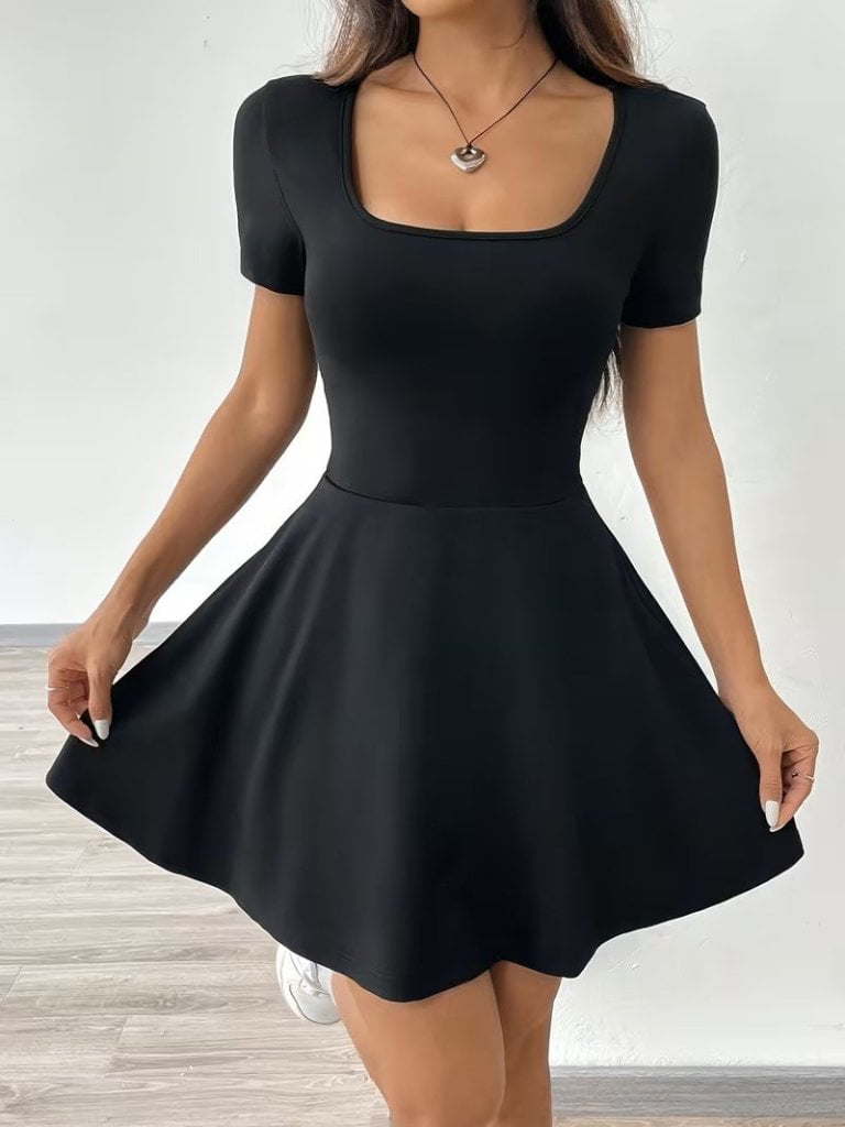 Women's Short-Sleeved Square Neck Dress with Pockets and Built-in Shorts - Janes - by Peralane - photo 2