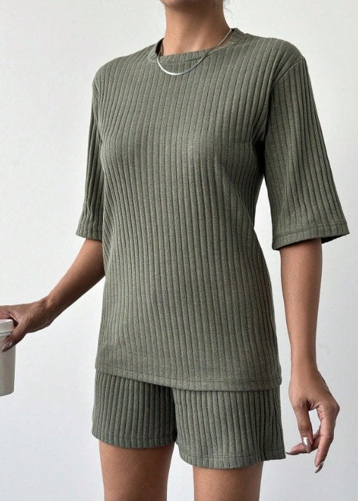 Women's Short-Sleeve Crew Neck Top and Shorts Two-Piece Loungewear Set - Janes - by Peralane - photo 3