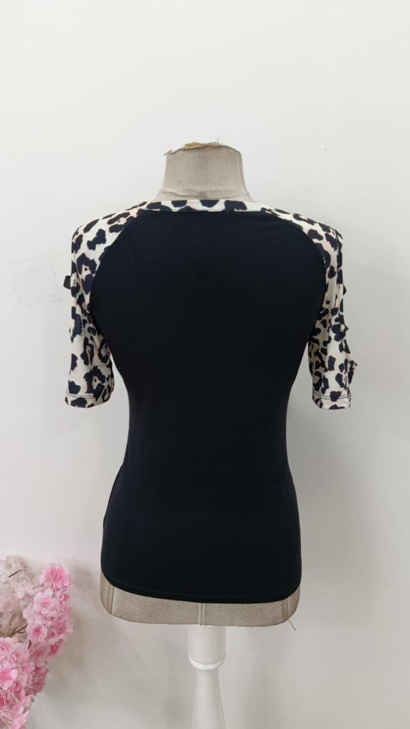 Women's Short Sleeve Round Neck Leopard Print Viscose Blouse with Stripe Detail Sleeves - Janes - by Peralane - photo 7