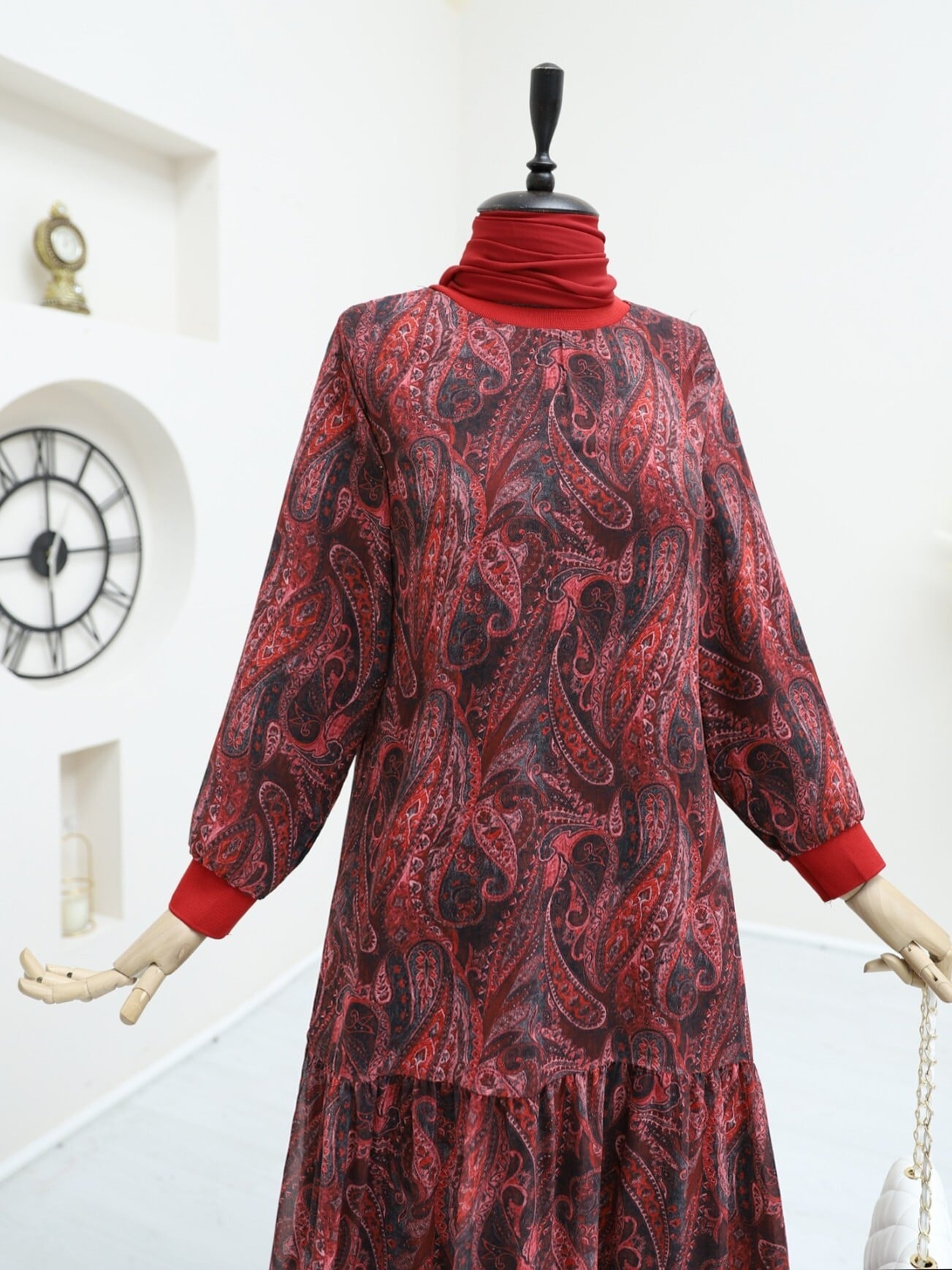 Women's Long-Sleeved Floor-Length Paisley Print Chiffon Dress in Red - Podyumplus - by Peralane - photo 4