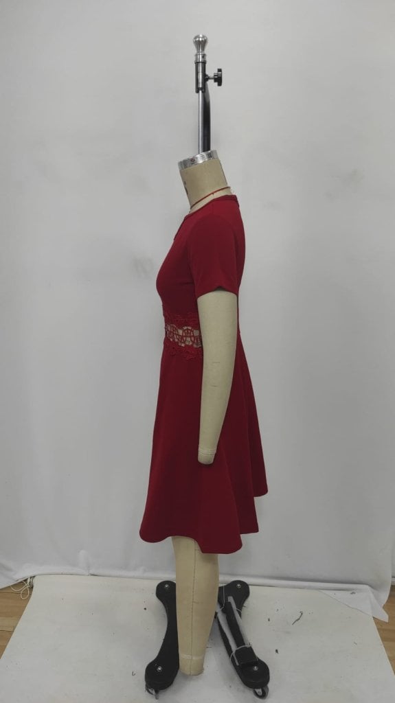 Women's Short-Sleeve Round Neck Keyhole Detail Dress in Deep Red - Janes - by Peralane - photo 7
