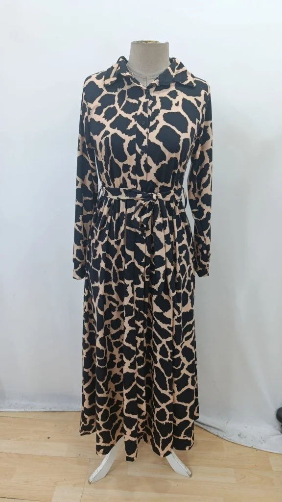Women's Long Sleeve Collared Button-Front Tie-Waist Giraffe Print Maxi Dress - Janes - by Peralane - photo 5