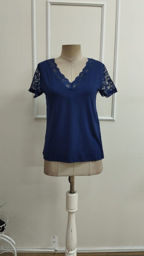 Women's Navy Blue Short-Sleeve V-Neck Lace-Trimmed Viscose Blouse - Janes - by Peralane - photo 4