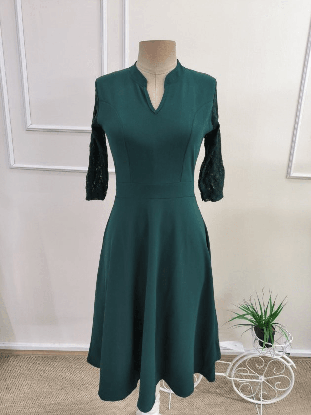 Women's Short-Sleeve V-Neck Lace Crepe Dress in Green - Janes - by Peralane - photo 5