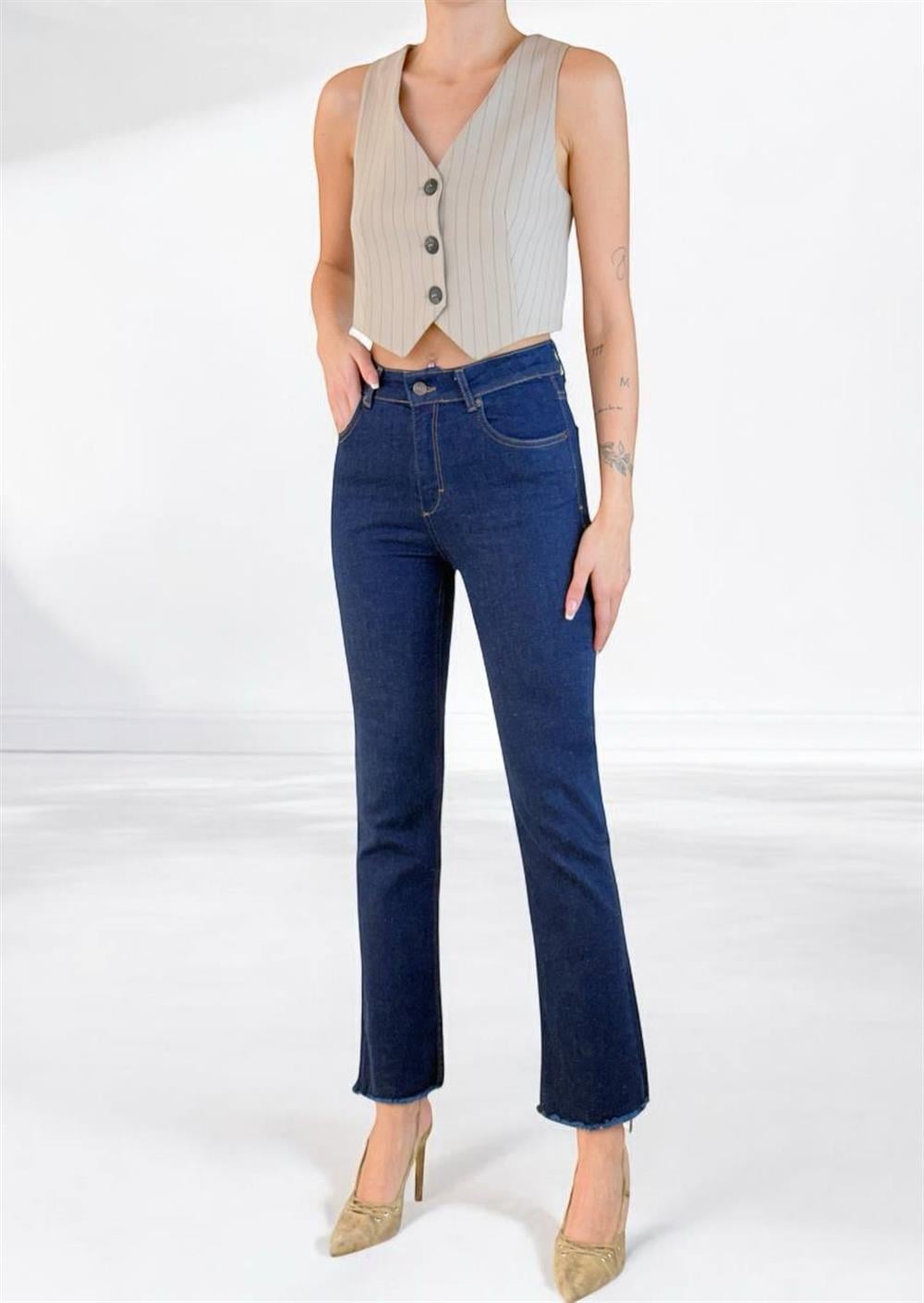 High-Waist Flared Rinse Jeans with Raw Hem - Lacarino Jeans - by Peralane - photo 6