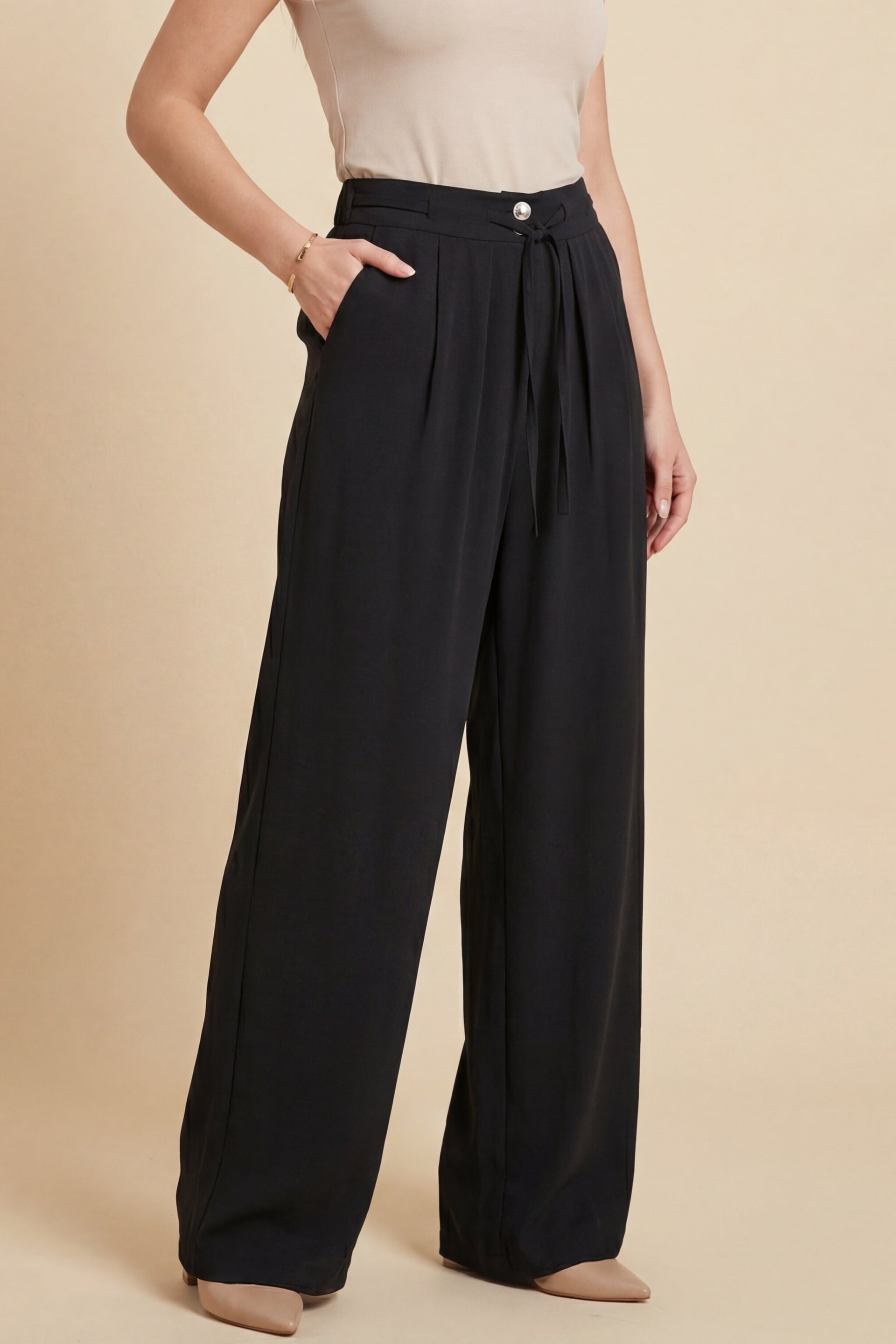 High Waist Tencel Trousers with Drawstring and Double Button - Black - Podyumplus - by Peralane