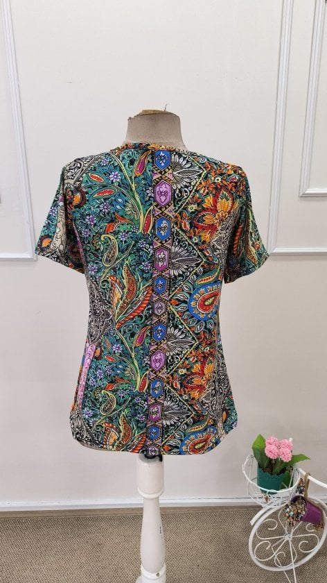 Women's Short-Sleeve V-Neck Printed Suprem Blouse - Janes - by Peralane - photo 8