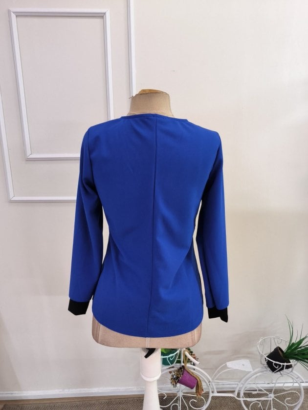Women's Long-Sleeved Asymmetric Neckline Crepe Blouse with Buttons - Janes - by Peralane - photo 5