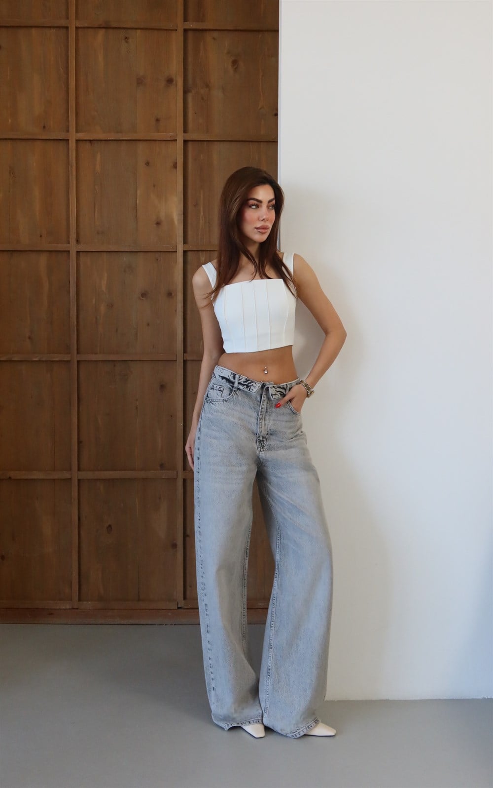 High Waist Wide Leg Jeans with Reversible Belt Detail in Grey - Lacarino Jeans - by Peralane - photo 3