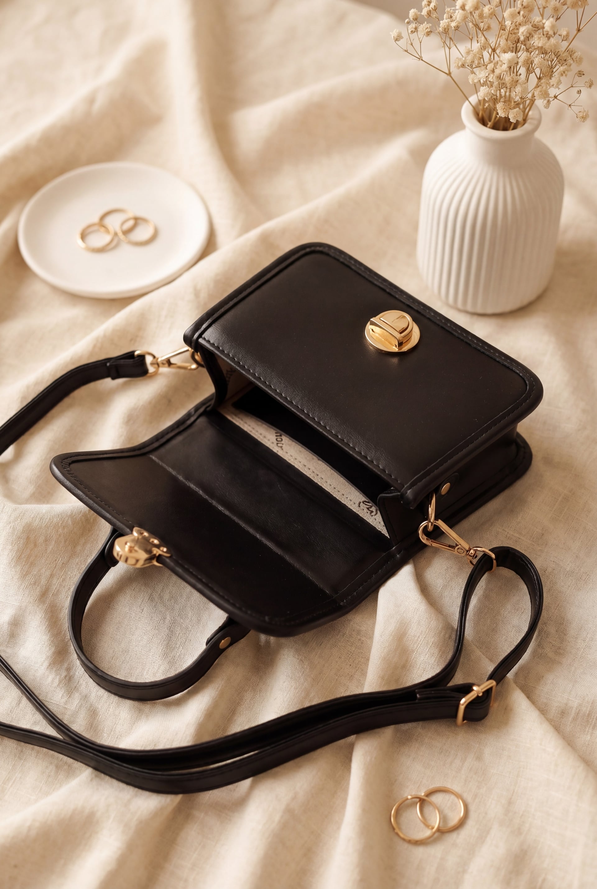 Box Handbag with Lock Flap, Top Handle and Long Strap - Black - Podyumplus - by Peralane - photo 2