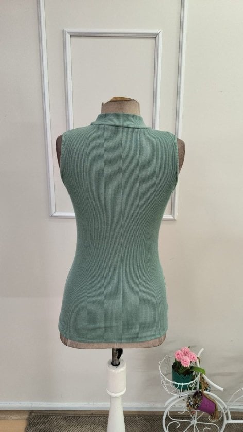 Women's Sleeveless Mock Neck Ribbed Knit Top - Janes - by Peralane - photo 7